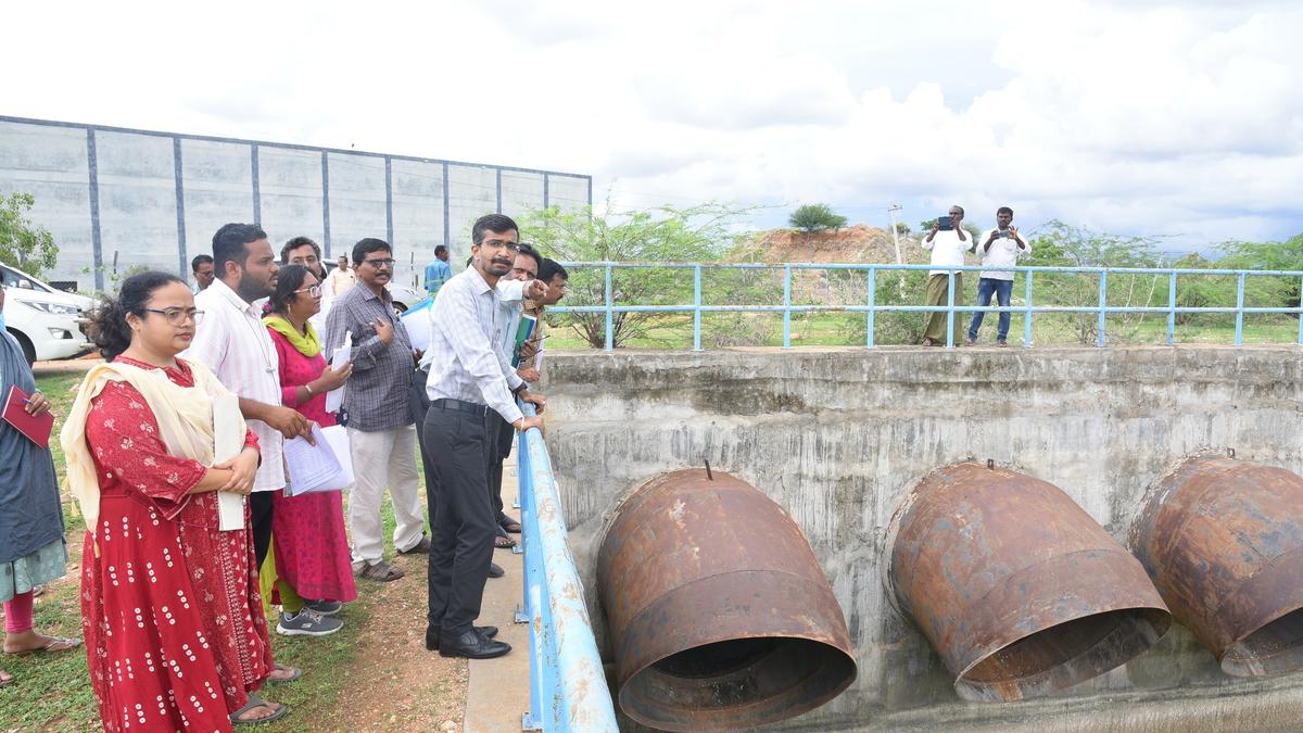District Collector inspects Jeedipalli reservoir in Anantapur