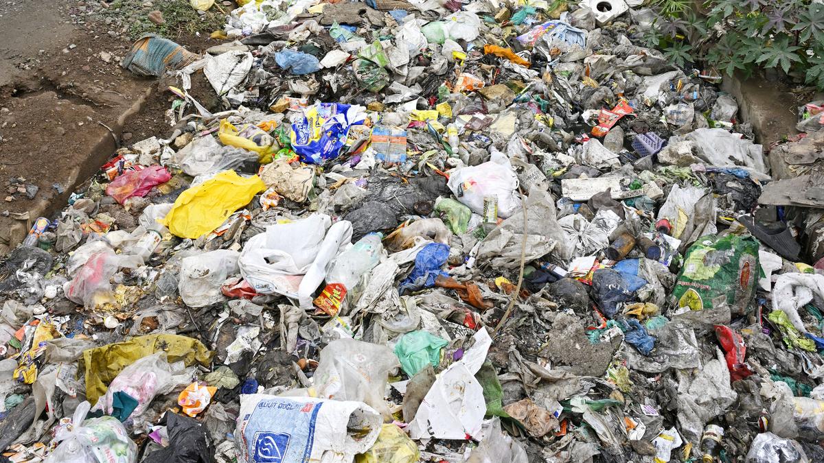 Residents urge Coimbatore Corporation to clear choked canal