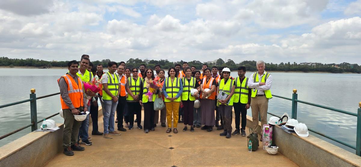 UK’s ICE (Institute of Civil Engineers) President Fr. Dr. Anusha Shah visited Jakkuru lake with Atkins team. On this occasion, Atkins, a leading international design consultancy firm, observed the process of lake revival and expressed appreciation for the sustainable technologies adopted by the corporation’s lake division in the lake revival efforts. UK’s ICE (Institute of Civil Engineers) President Fr. Dr. Anusha Shah visited Jakkuru lake with Atkins team. On this occasion, Atkins, a leading international design consultancy firm, observed the process of lake revival and expressed appreciation for the sustainable technologies adopted by the corporation’s lake division in the lake revival efforts.
