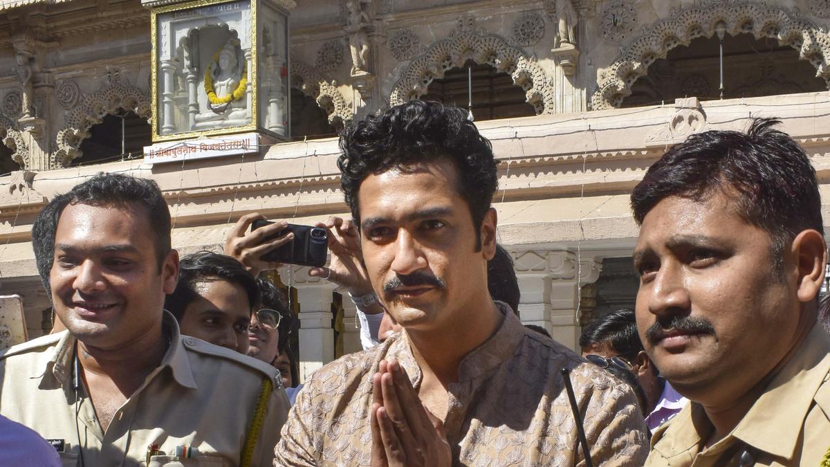 Vicky Kaushal offers prayers at Babulnath temple for success of 'Chhaava'