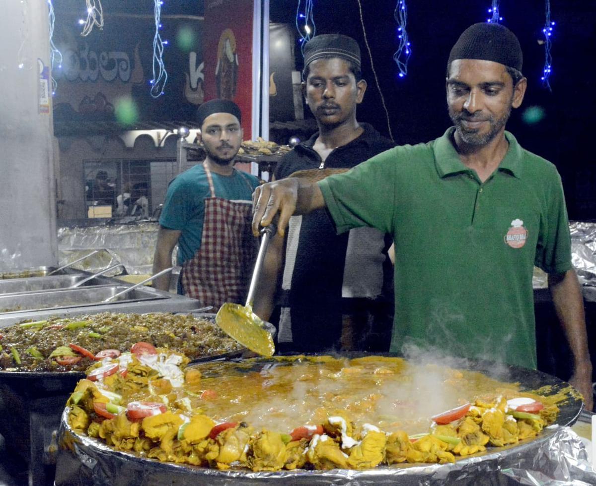 In southern Bengaluru, Tilak Nagar, B.T.M. Layout, Iliyaz Nagar are areas where you can indulge in Ramzan delicacies. 