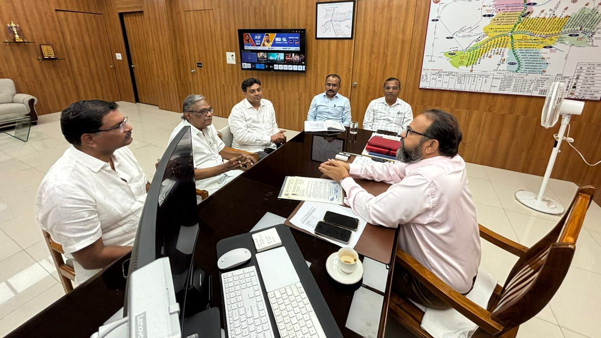 KKCCI delegation presses for extending Solapur Vande Bharat up to Kalaburagi