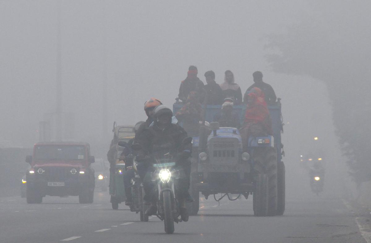 Fog blankets Punjab, Haryana; cold weather conditions prevail in most parts  - The Hindu