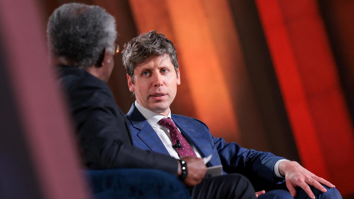 Wary of news media, Silicon Valley builds its own