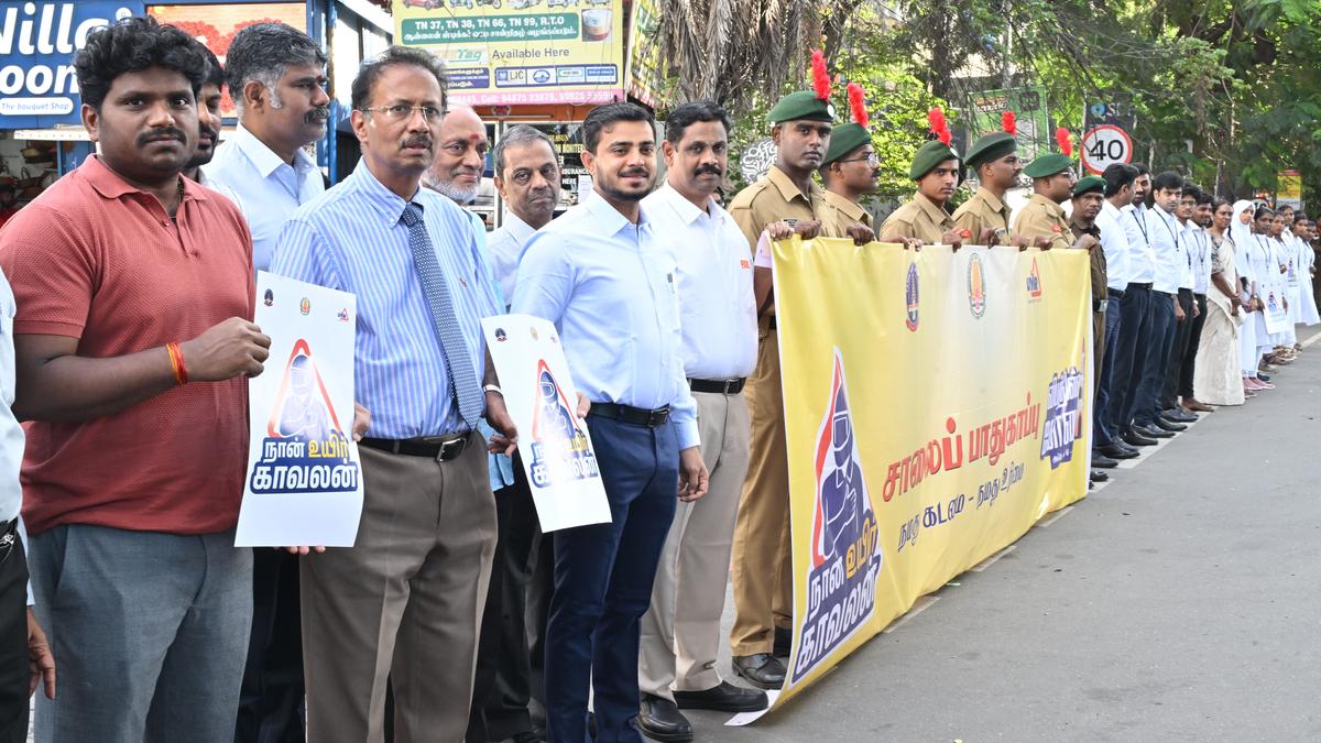 Volunteers form 20-km human chain for road safety awareness in Coimbatore