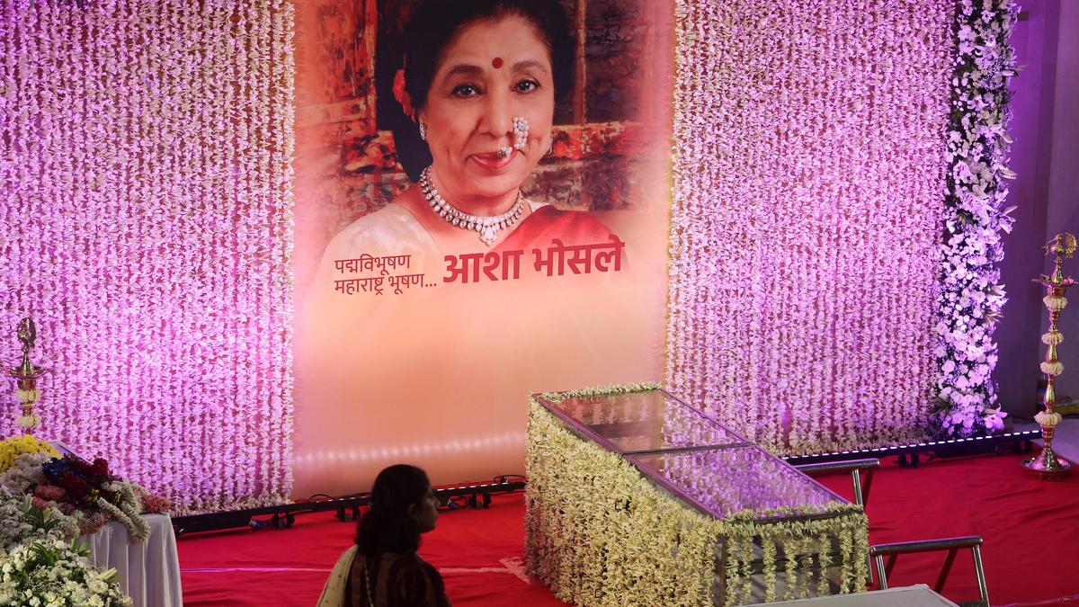 Asha Parekh, A.R. Rahman, Sachin Tendulkar pay homage to Asha Bhosle