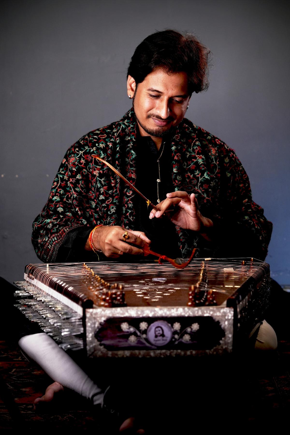 Divyansh Srivastava, disciple of Abhay Rustam Sopori Divyansh Srivastava, disciple of Abhay Rustam Sopori