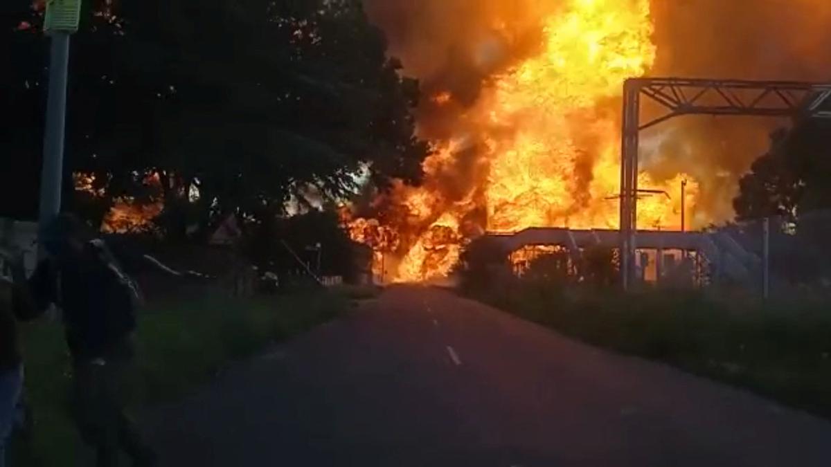 Nine killed in South Africa after gas tanker explodes