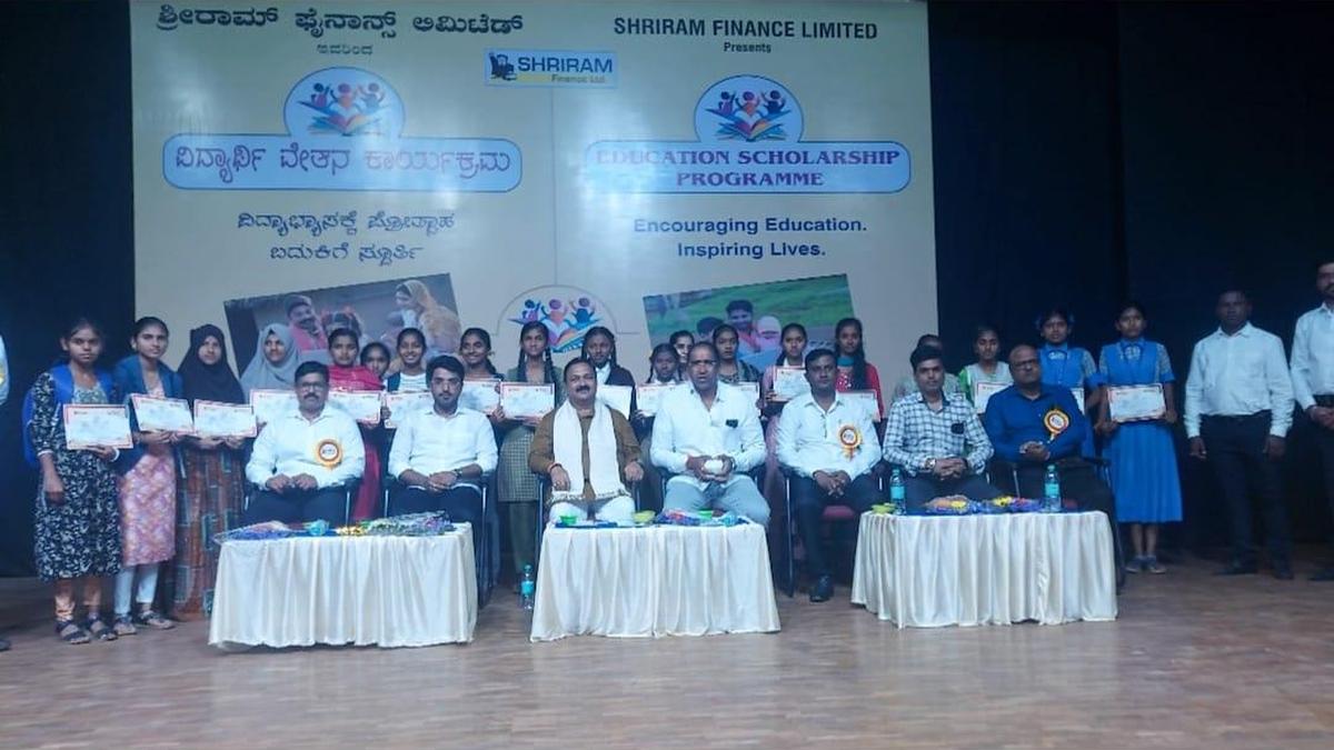 Over 1,000 Hubballi students get Shriram Foundation scholarships
