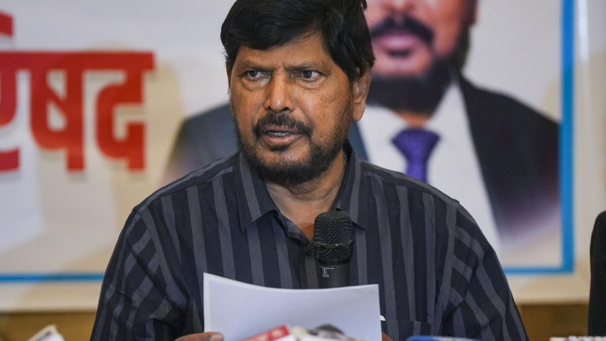 Voters should boycott Rahul Gandhi, Uddhav for not visiting Kumbh Mela: Ramdas Athawale