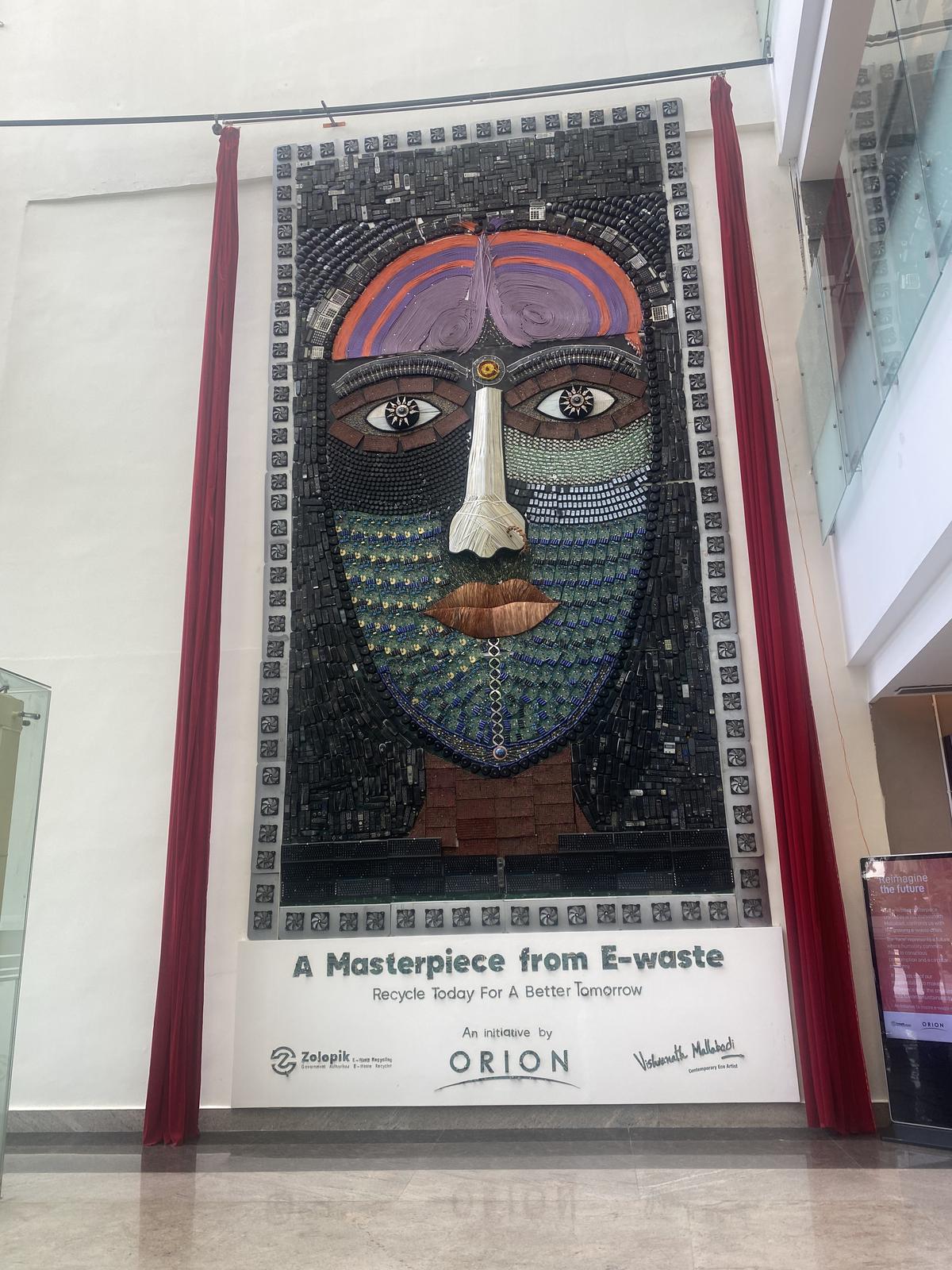 ओरियन मॉल में बेंगलुरु के कलाकार विश्वनाथ मल्लाबाड़ी दावणगेरे की नवीनतम कलाकृति प्रदर्शित 