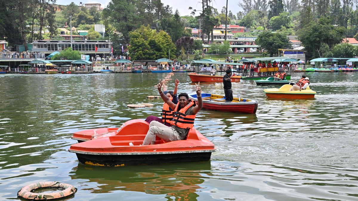 Boat race organised at Ooty Lake