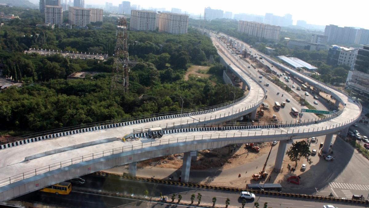 Commuters warned of congestion at Gachibowli Pillar No. 24 for two months from January 29 amid Shilpa Layout flyover work