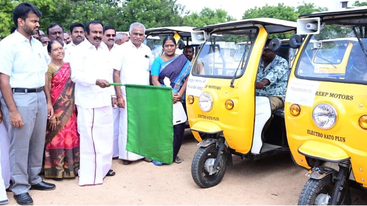 32 vehicles inducted for solid waste management in Modakkurichi union in Erode district