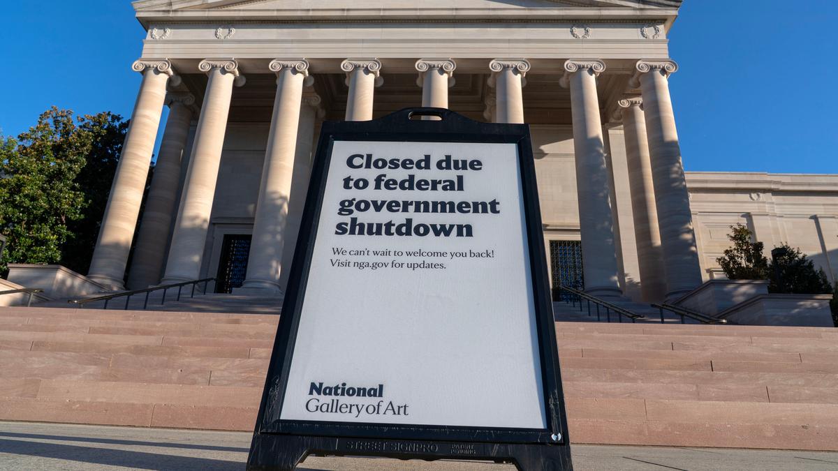 U.S. judge temporarily halts shutdown layoffs of federal workers