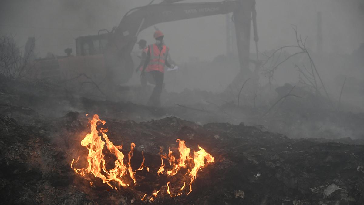 Functional hydrants could have contained Brahmapuram fire, says police report