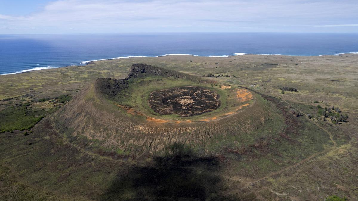 Scientists uncover new Easter Island moai statue in dry lake bed - The ...