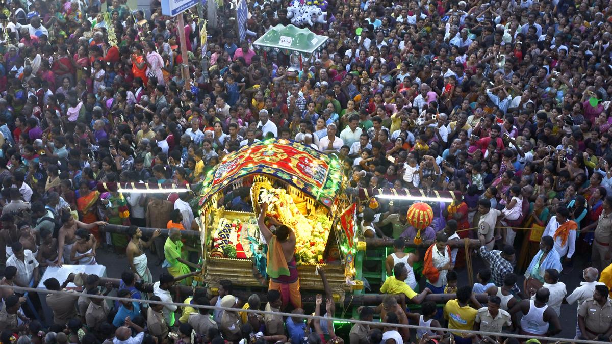 Special puja for deities at Pavakai Mandapam