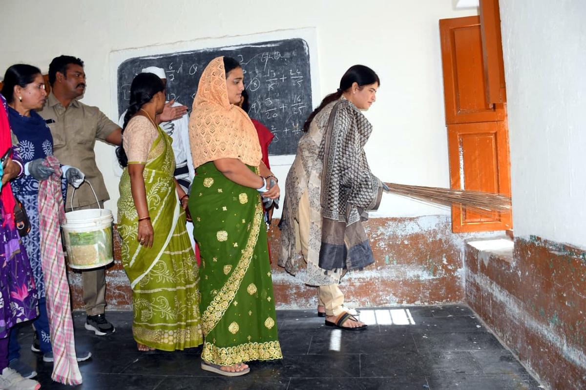Collector Rajakumari Ganiya taking part in cleanliness drive in Nandyal on Thursday.