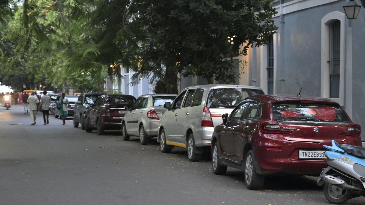Roadside parking choke roads in Puducherry’s Boulevard