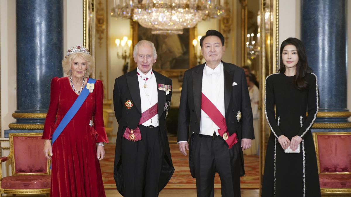 King Charles welcomes South Korea's president with state banquet, mingles with K-pop band Blackpink