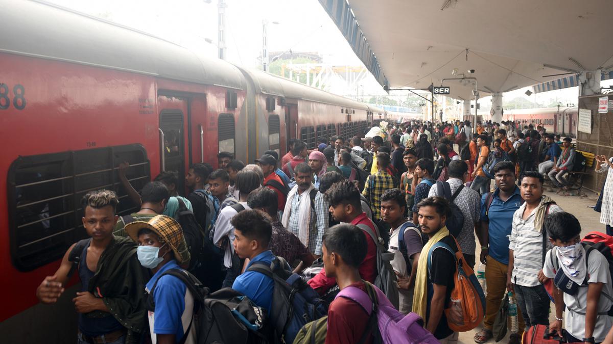 Over 21 lakh migrant workers from West Bengal seek registration in State government portal