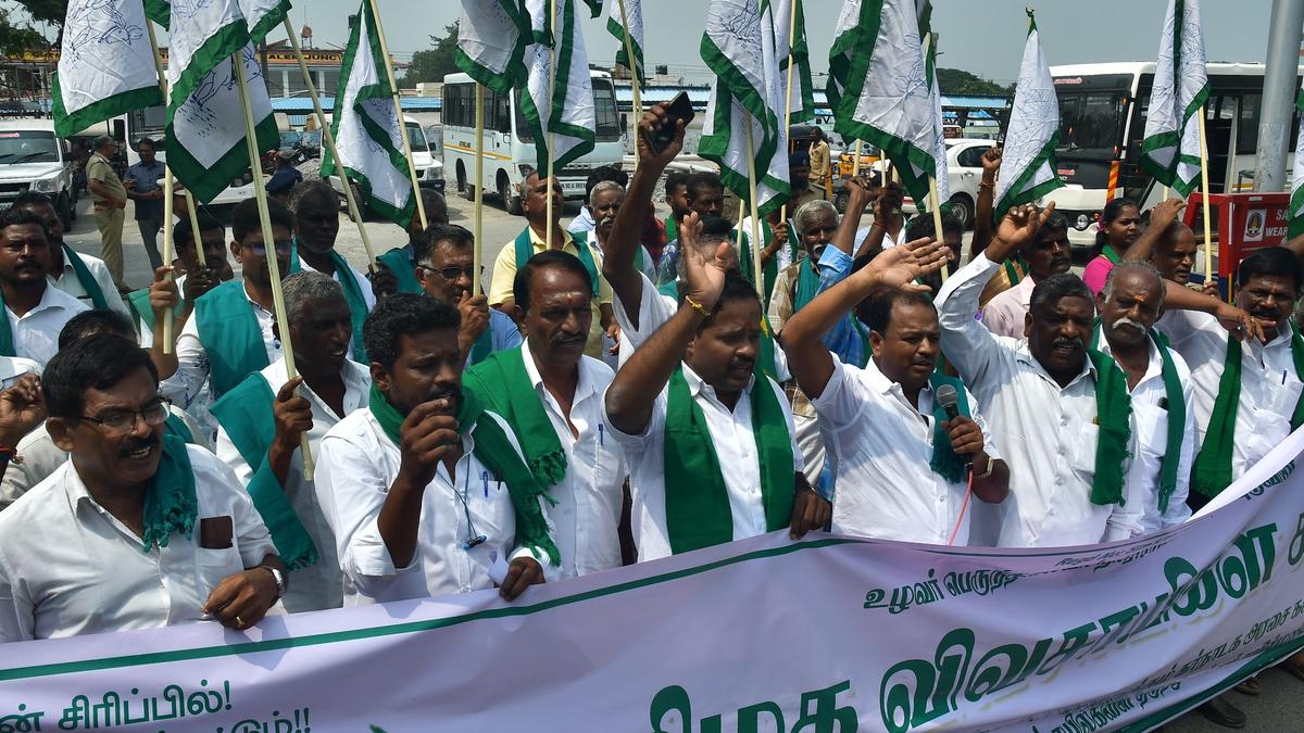 Farmers arrested for attempt to stage rail roko in Salem