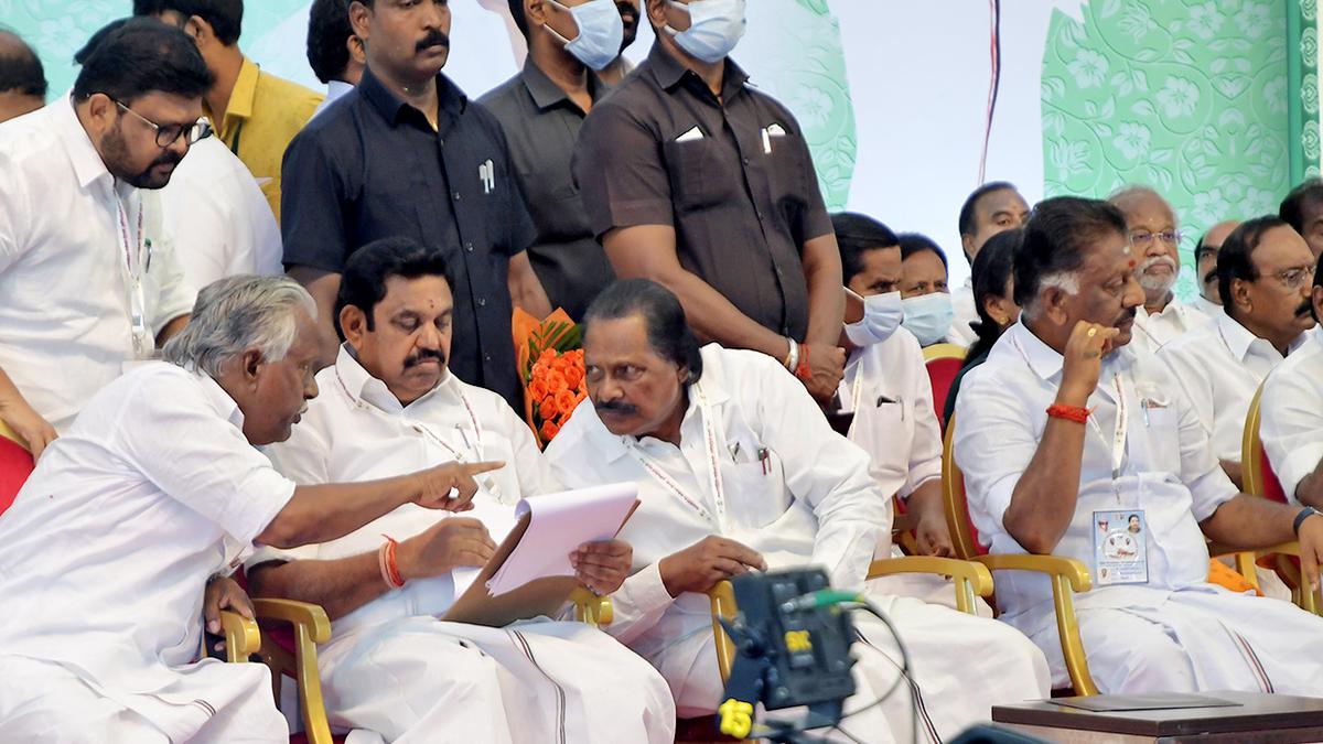 Palaniswami files supplementary application in SC, says party has come to a standstill