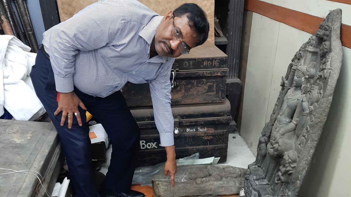 Fearing loss of antiquities for a proposed museum, a Judge seeks to stay his transfer