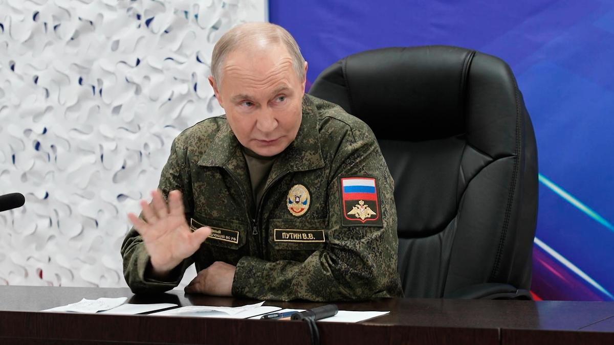 Putin says authorities must 'strengthen' Russian identity in Ukraine