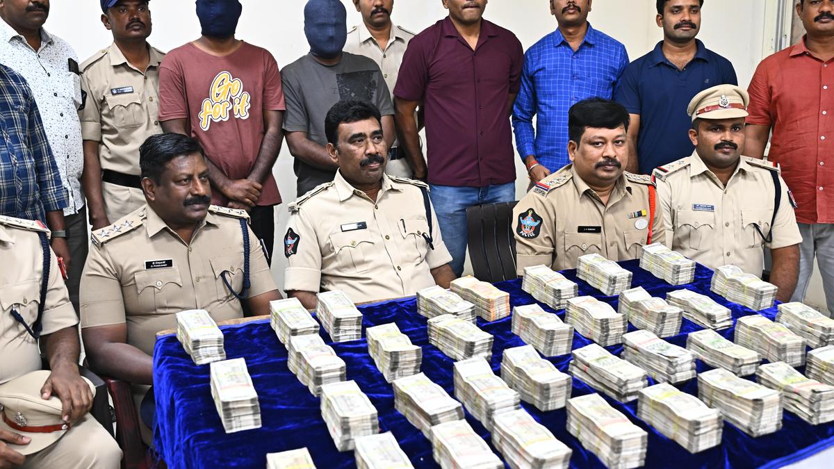 Siblings nabbed in train theft case, ₹84.50 lakh cash recovered