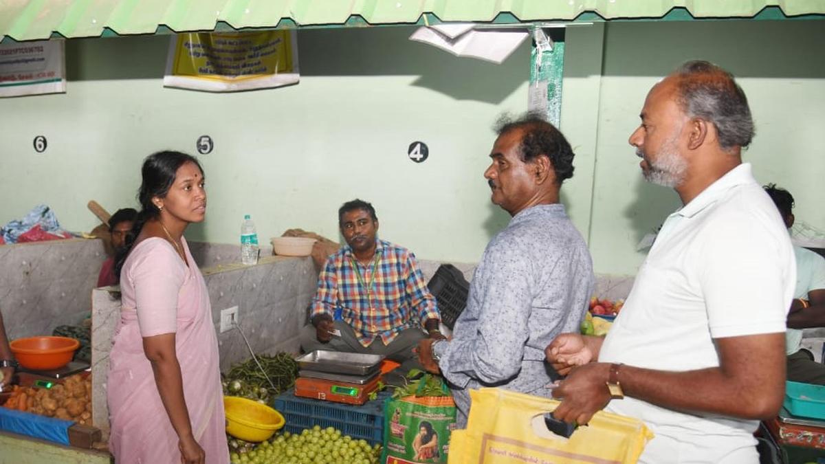 1,560 metric tonnes sold during evening sales at Hasthampatti Uzhavar Sandhai, says Collector