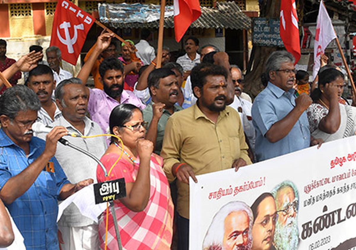Cadres of Tamil Nadu Untouchability Eradication Front staging a demonstration in Madurai over the Vengaivayal case. 