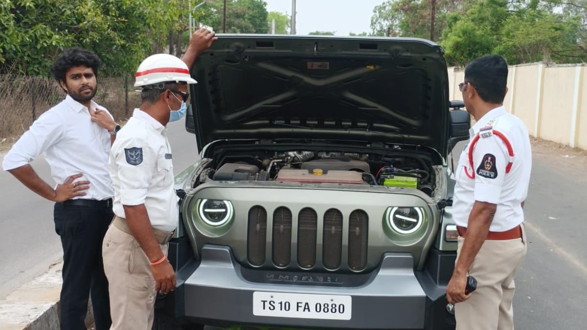 Over 1,000 motorists booked for using mobile phones while driving in Malkajgiri