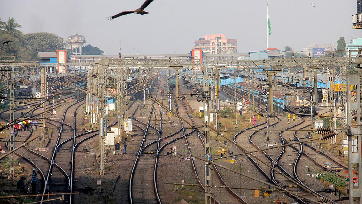 Lok Sabha polls | EC asks railways to ensure smooth movement for CAPF personnel