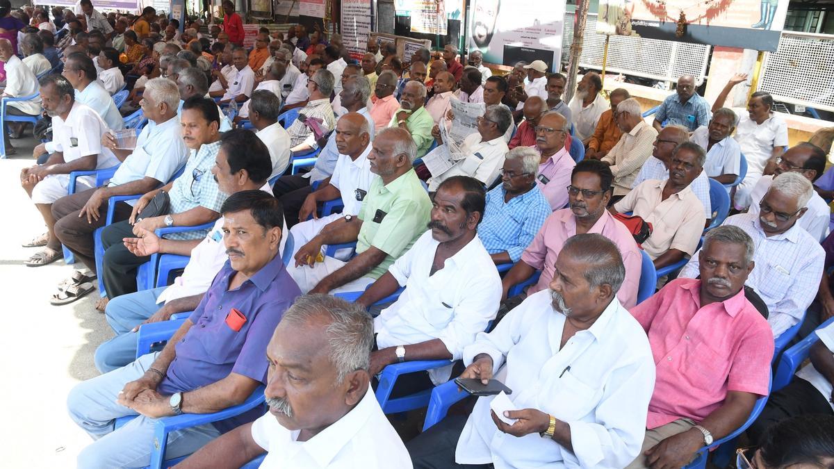 Retired transport workers stage wait-in protest