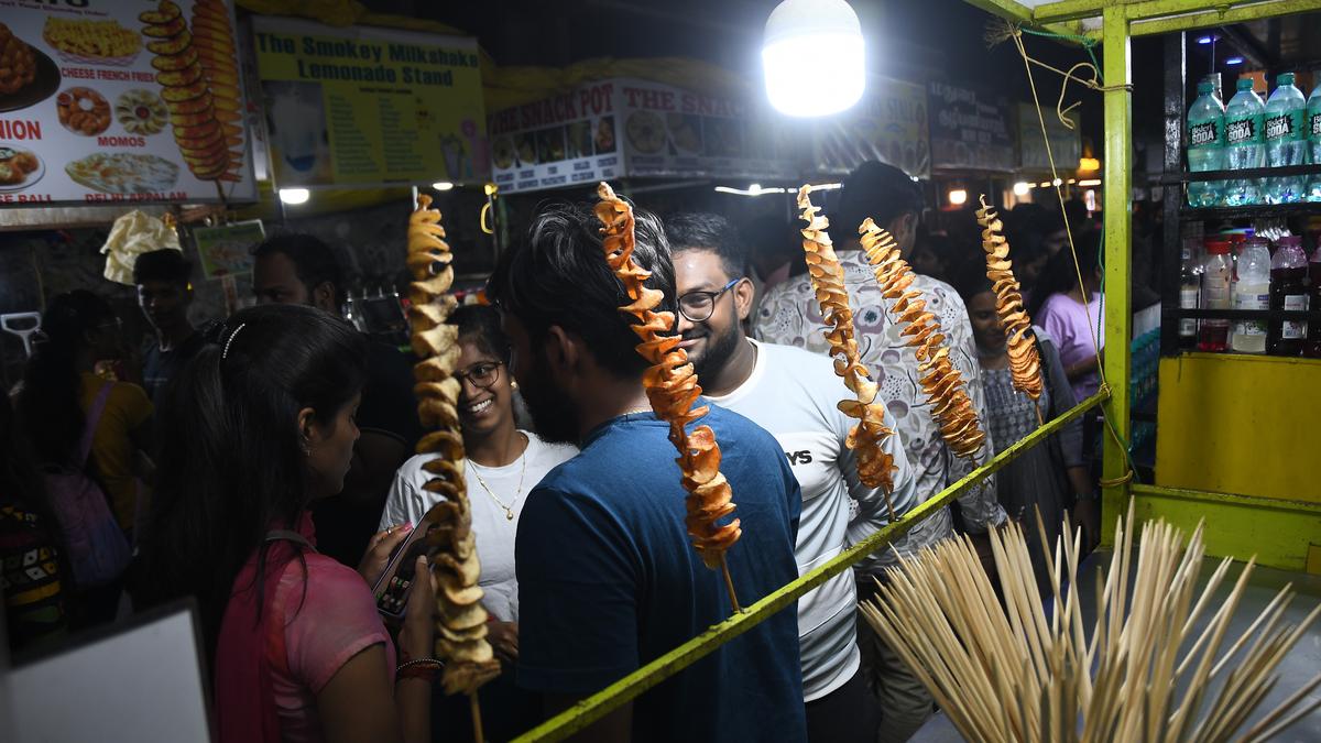 The road to Thiruvanmiyur beach is filled with tasty food