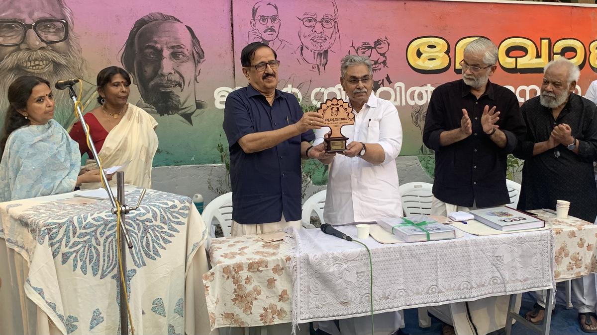 M.V. Devan award presented to Thomas Mathew