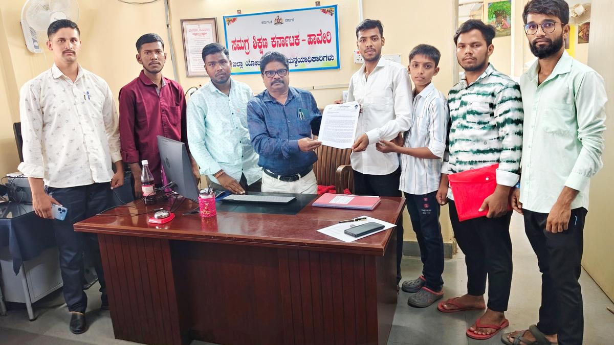 Drop plan to close down schools, say SFI members