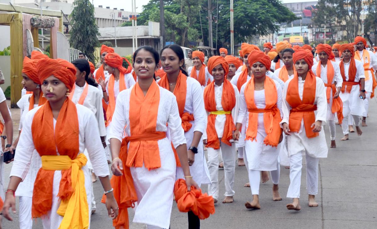 MLIRC personnel join Durga Mata Daud in Belagavi - The Hindu