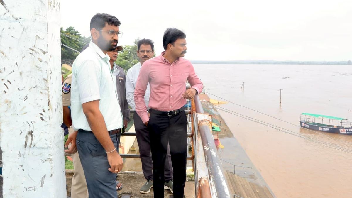 First flood warning in force in Bhadrachalam; Godavari inching close to second flood warning level at the temple town in Telangana