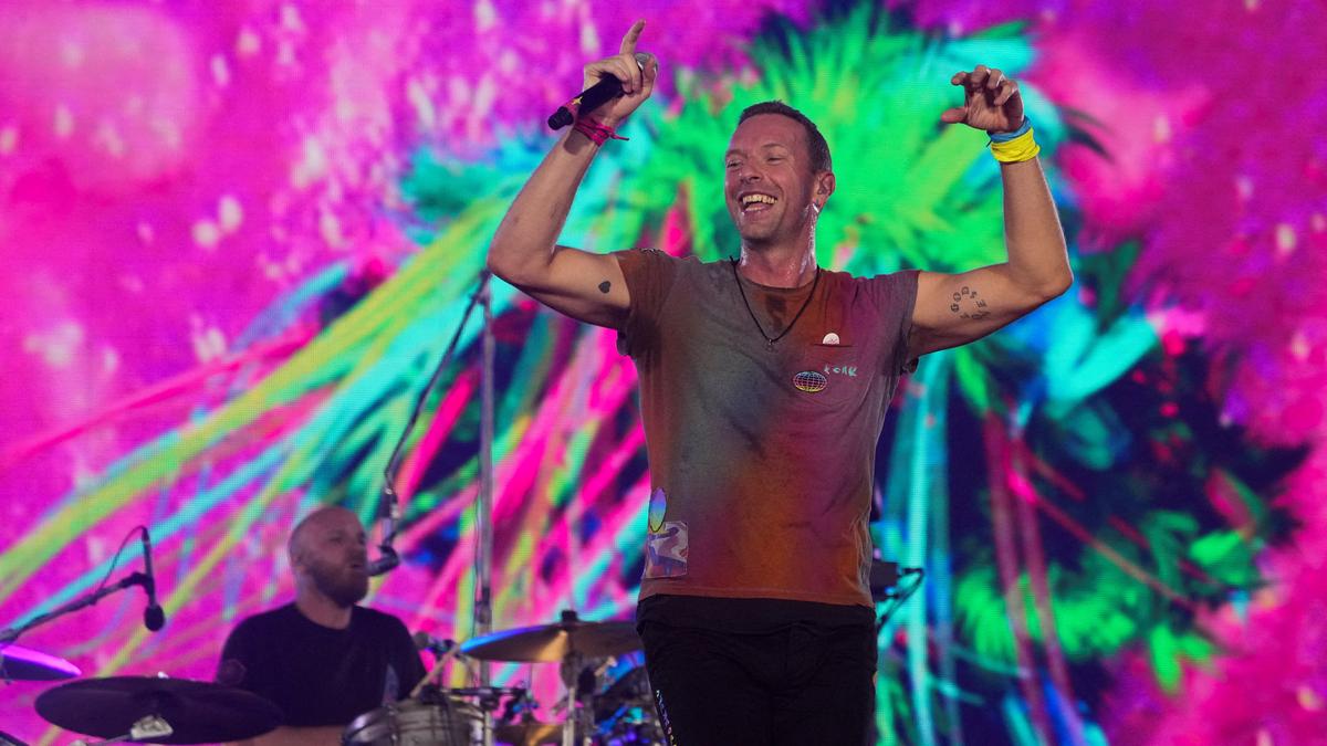 Coldplay’s Chris Martin, Dakota Johnson take a dip at Mahakumbh 2025