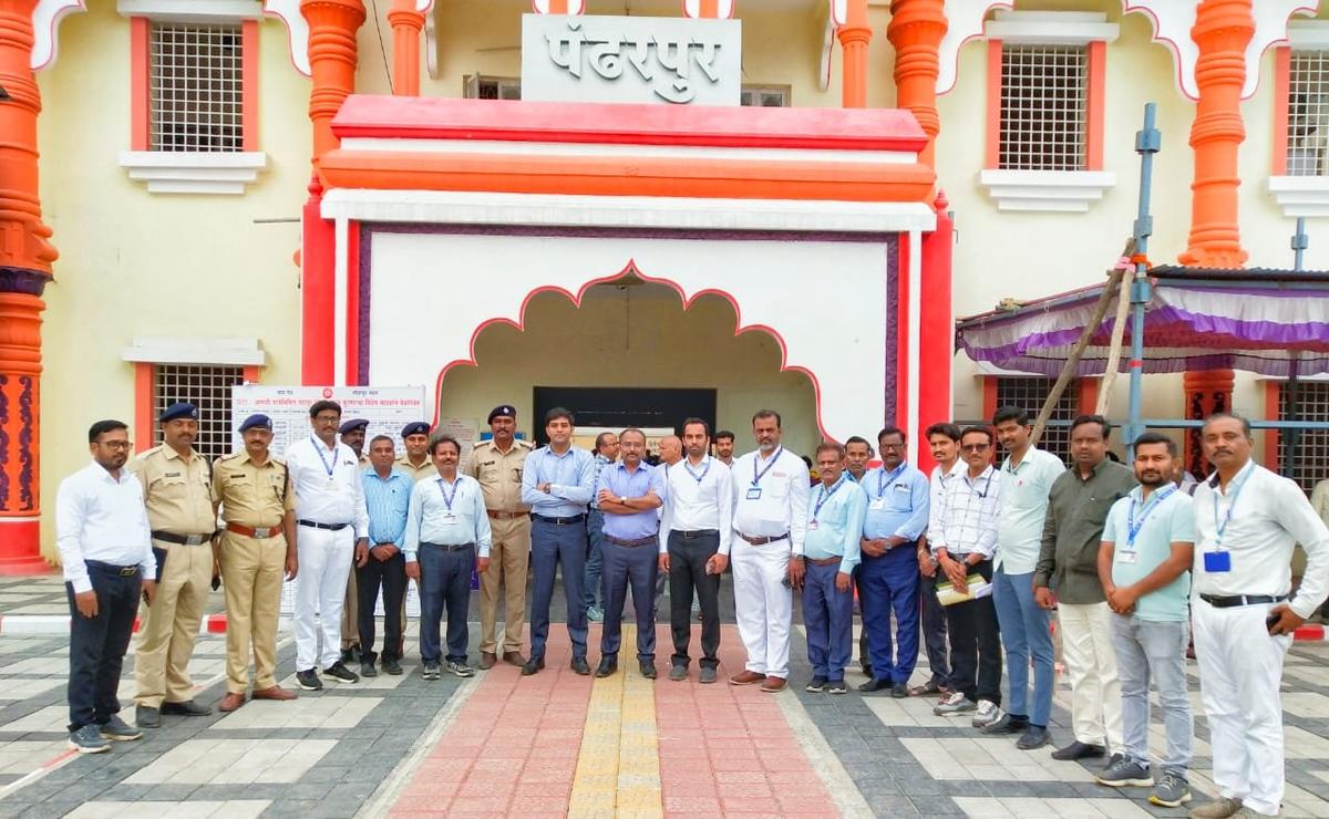 The team of Solapur Division of Central Railway that played a pivotal role in facilitating the pilgrimage lakhs of Warkari devotees during the Ashadhi Fair 2025 at Pandharpur in Maharashtra. 
