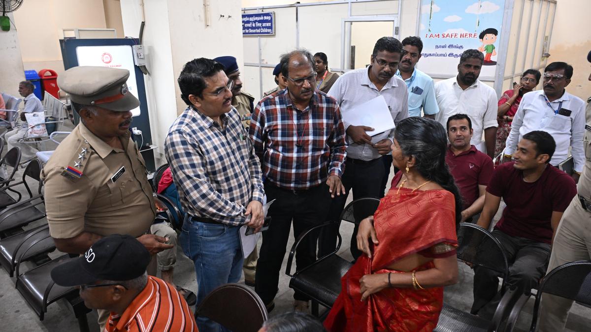 DRM inspects arrangements made to manage crowd at Madurai Railway Junction