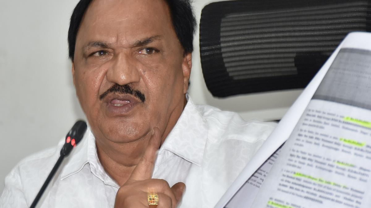 MUDA chairman reiterates loyalty to Siddaramaiah; claims he tried to stall only unauthorised allotment of sites