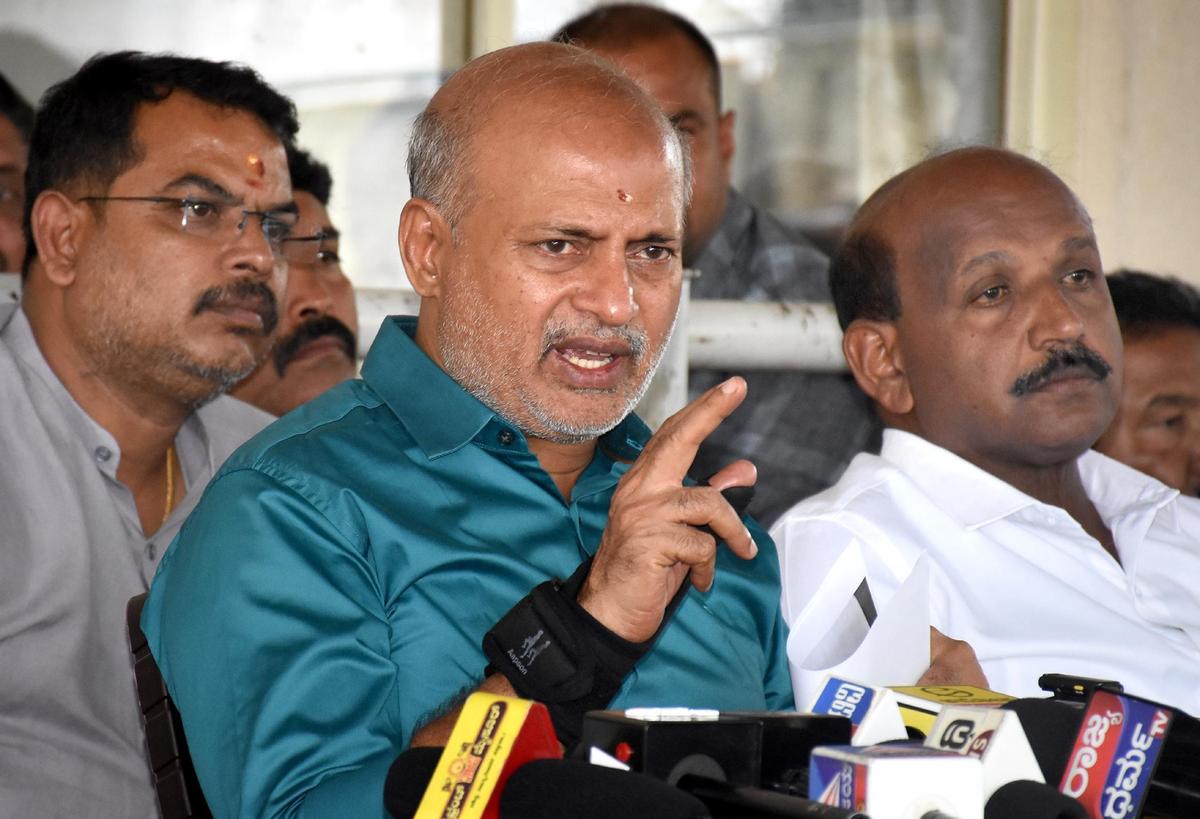 JD(S) leader accuses government of cheating farmers in ragi procurement