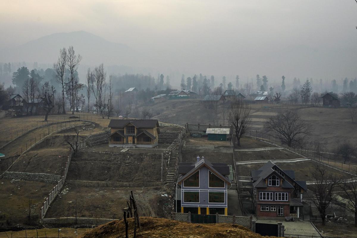 thehindu.com - Peerzada Ashiq - The quiet, deserted meadows of Kashmir