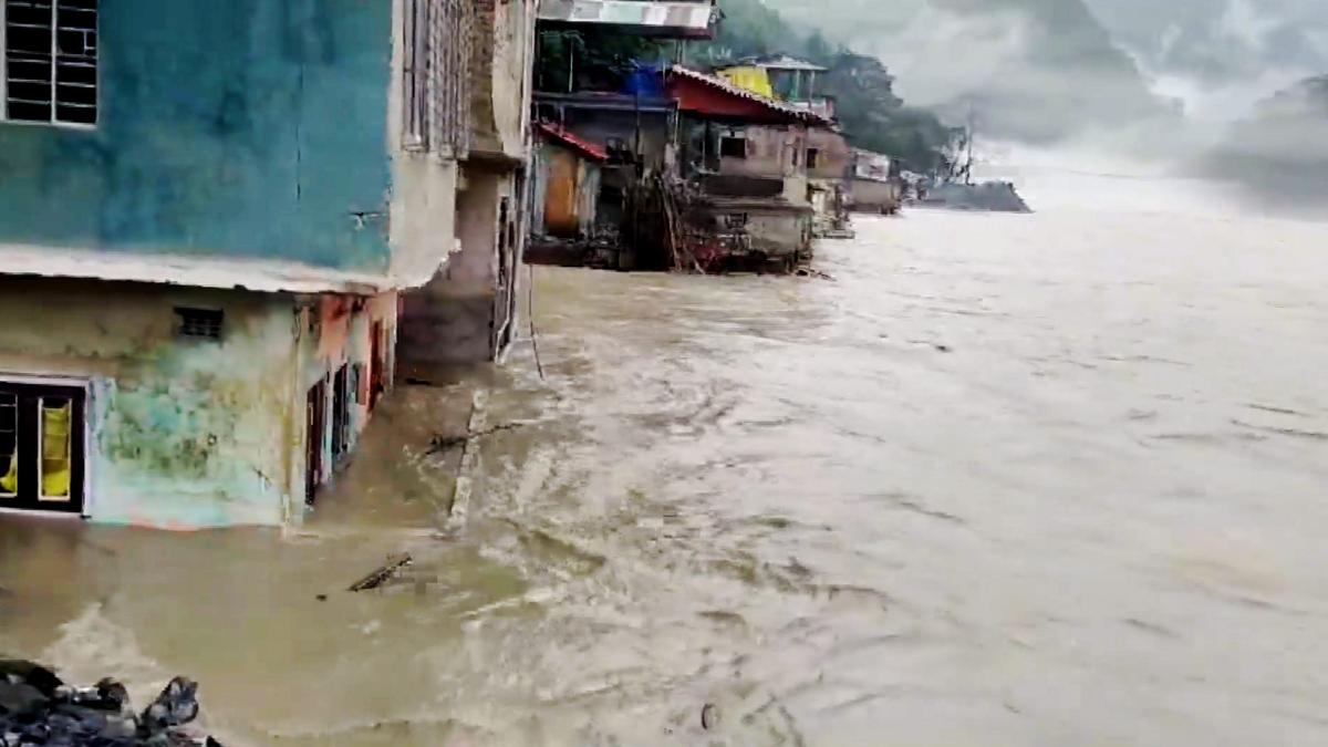 West Bengal prepares to dredge Teesta riverbed amid flood-like situation