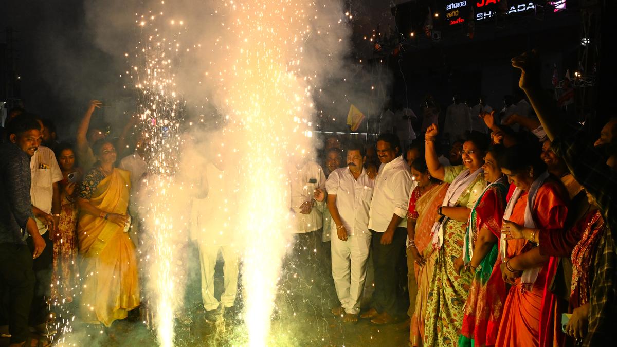 JSP celebrates NDA’s one year in office as YSRCP observes ‘Vennupotu Dinam’ in Vizag 