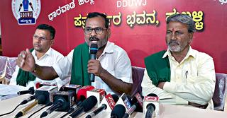 Farmers allege regional discrimination in sugarcane pricing in Karnataka -  The Hindu